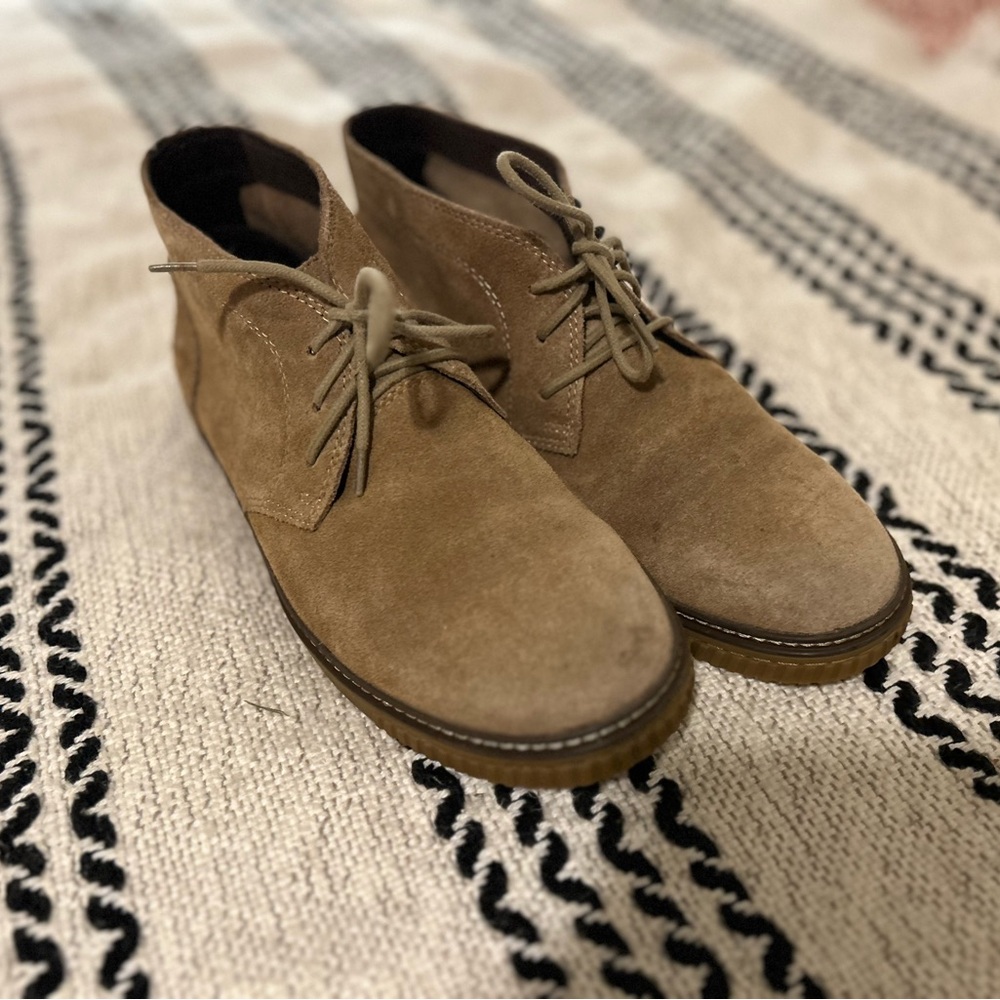Johnston & Murphy Tan Sheepskin Chukka Boots